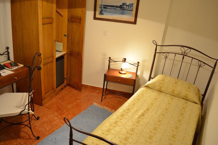 Room 3 of 38