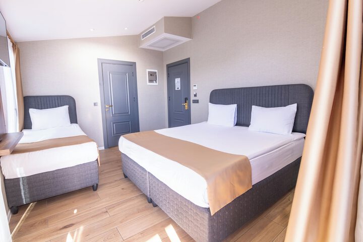 Room 8 of 34