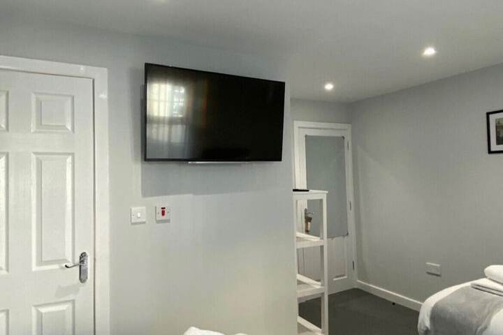 Room 4 of 6