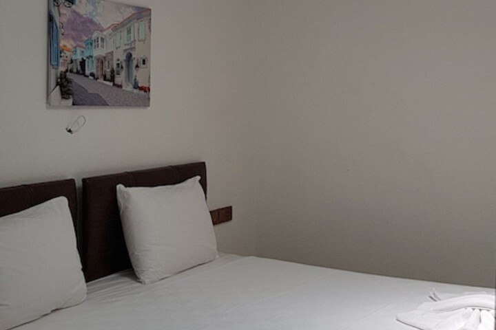 Room 27 of 91