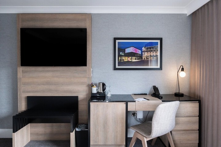 Room 34 of 110