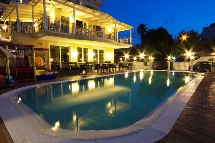 Pool 40 of 62