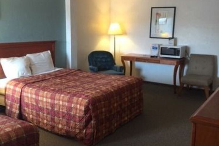 Room 8 of 16