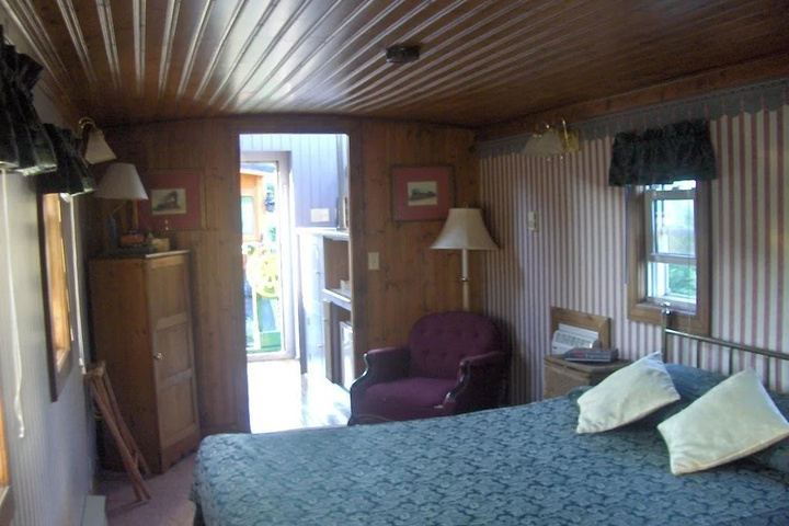 Room 2 of 12