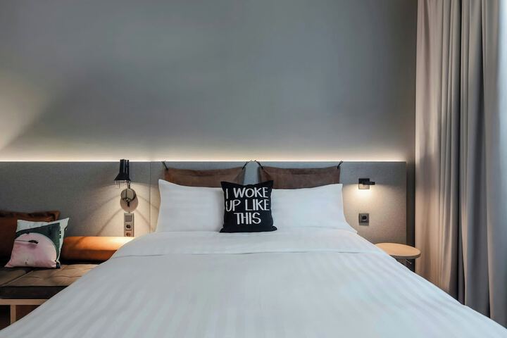 Room 13 of 74