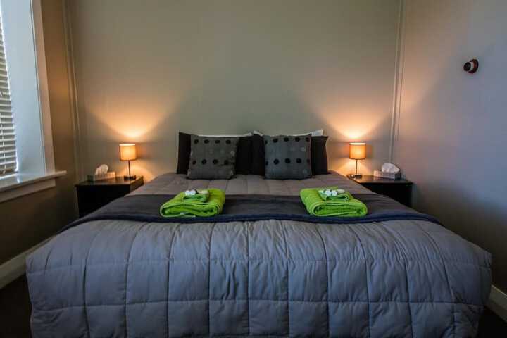 Room 9 of 28