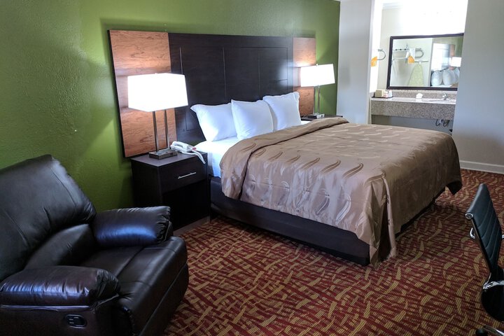 1 King Bed (6 of 12)