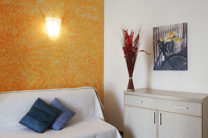 Room 12 of 24