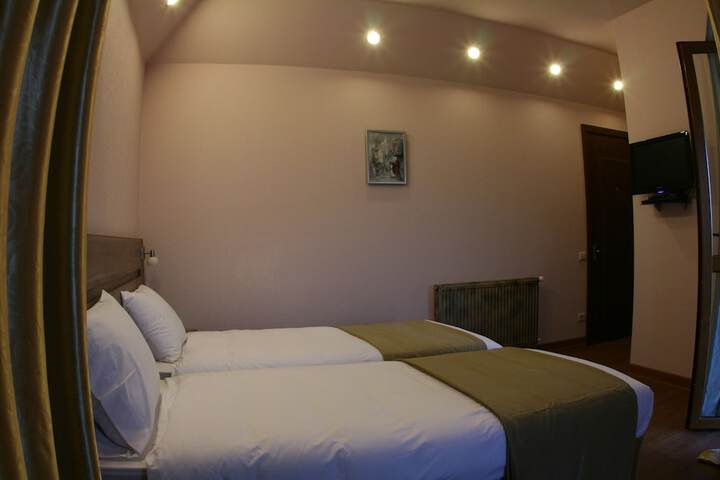 Room 13 of 113