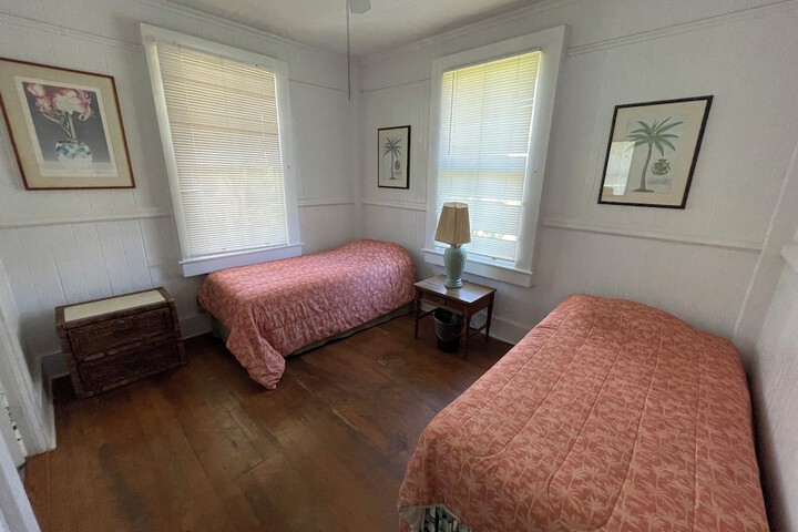 Room 10 of 102