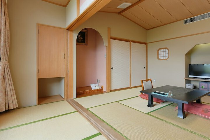 Room 16 of 83