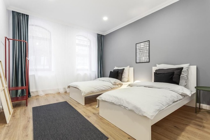 Room 10 of 33