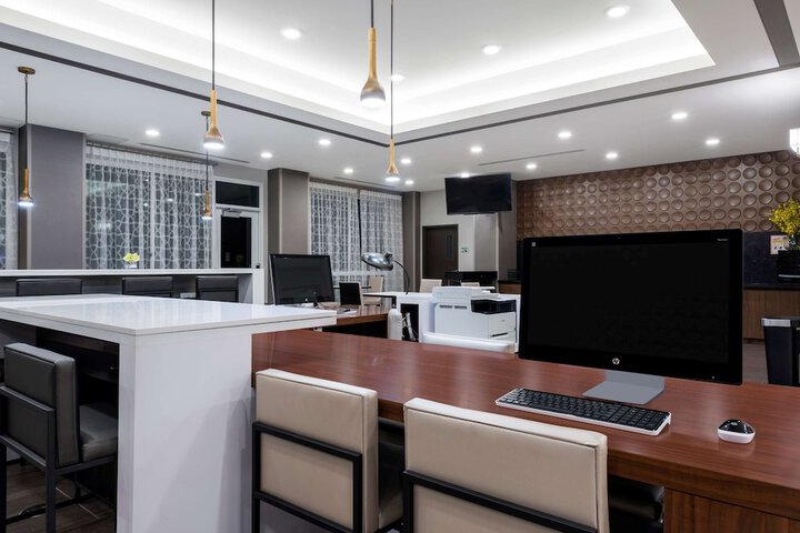 Business Center 44 of 54