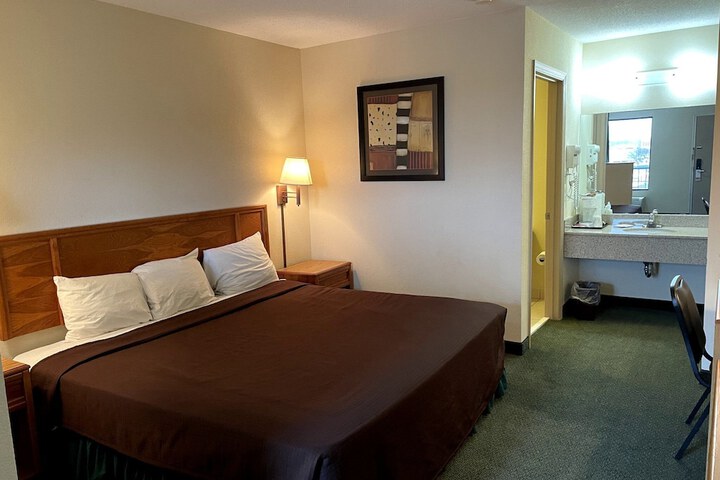 1 King Bed (2 of 5)