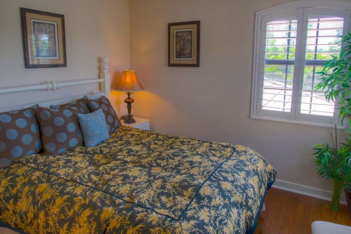 Room 4 of 25
