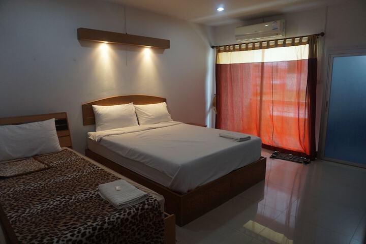 Room 16 of 18