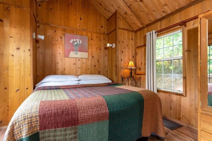 Room 5 of 162