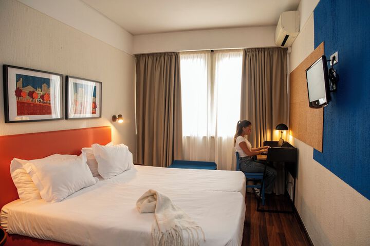 Room 7 of 62