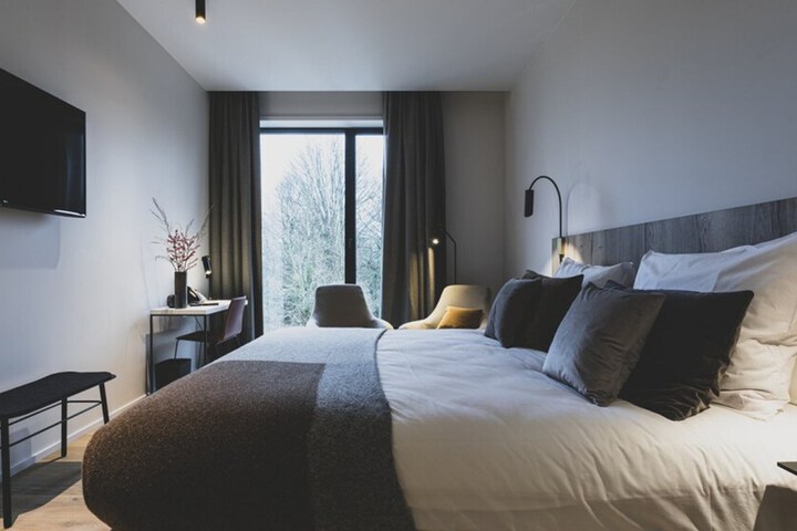 Room 5 of 32