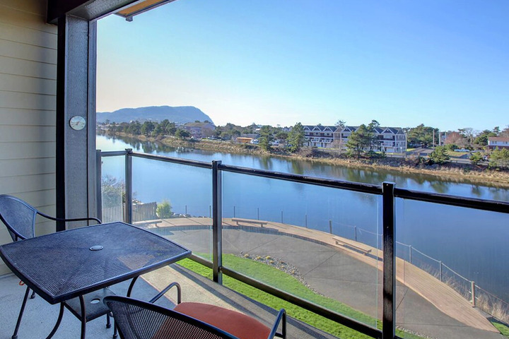 BRIDGEPORT CONDONIUM in Astoria, OR