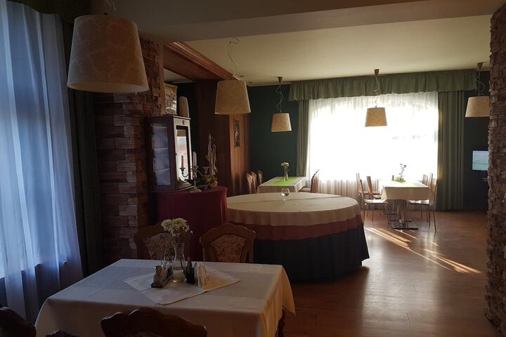 Room 4 of 35