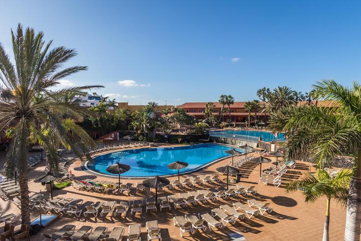 Hotel Pool