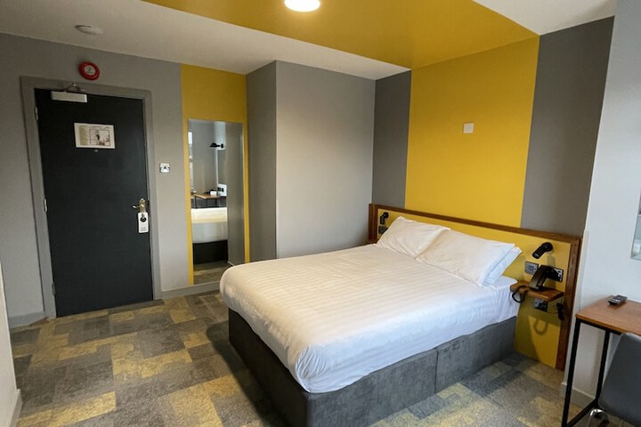 Room 3 of 15
