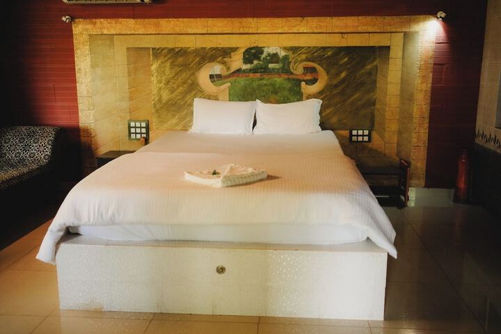 Room 2 of 31