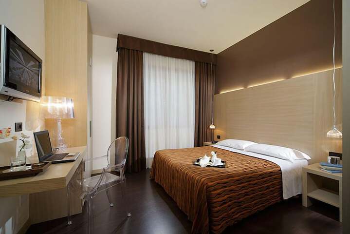 Room 4 of 18