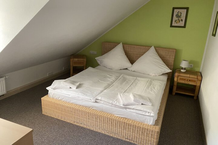 Room 7 of 25