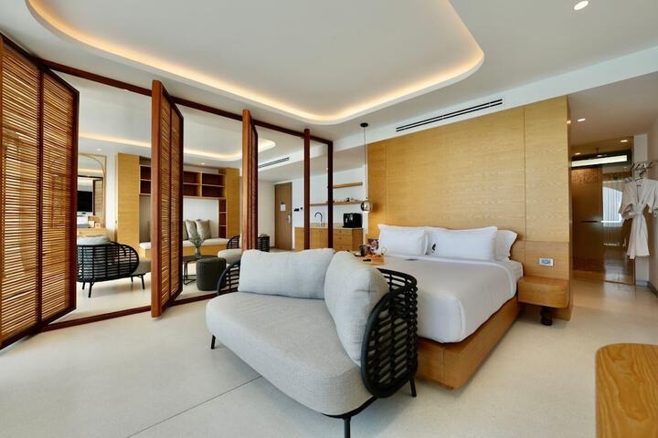 Room 12 of 118