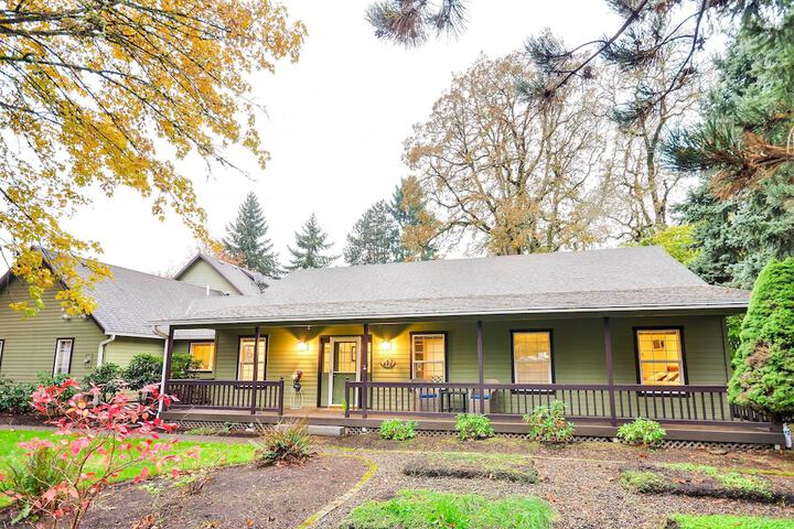 Milwaukie Home w / Covered Porch: Dogs Welcome!