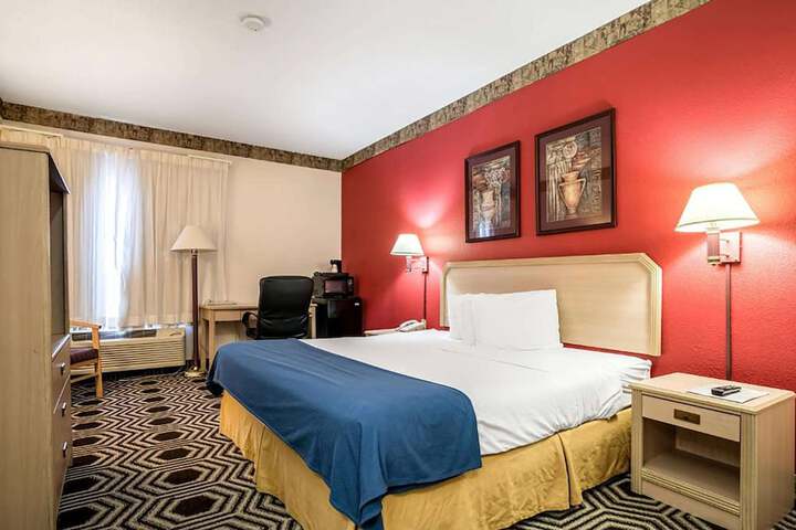 Room 6 of 8