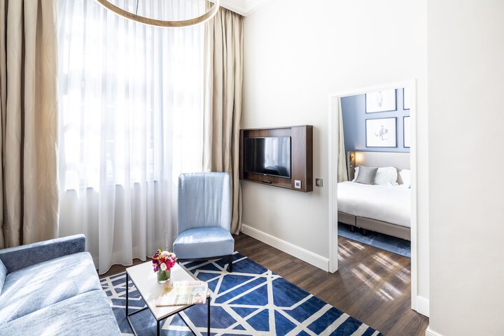 Room 18 of 80