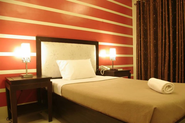 Room 8 of 36