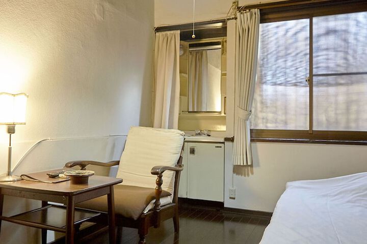 Room 11 of 39
