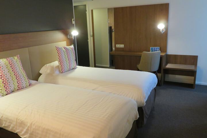 Room 13 of 69