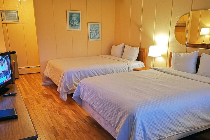 Room 6 of 63