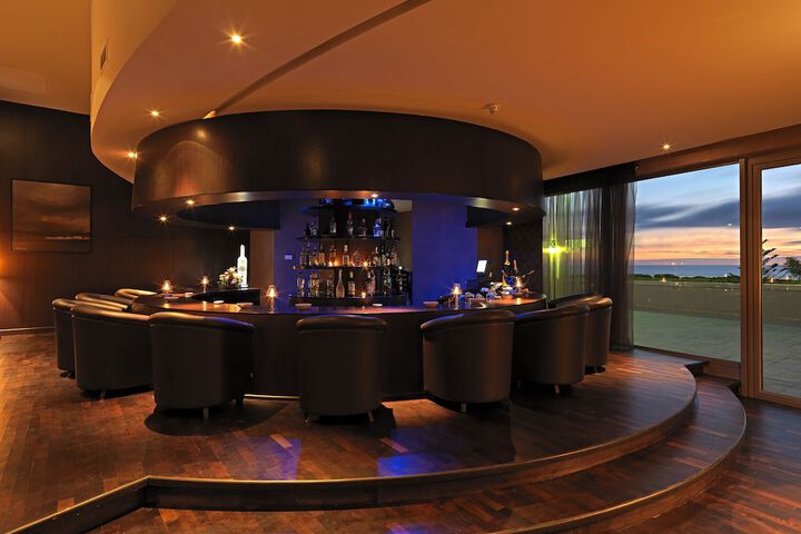 Lounge 96 of 111