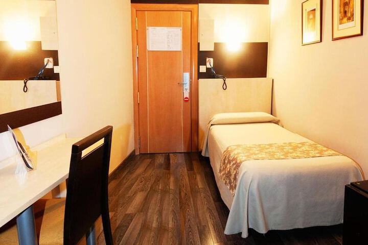 Room 10 of 46