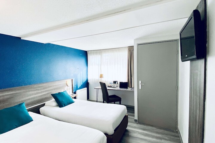 Room 13 of 65