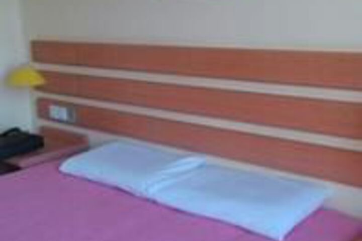 Room 3 of 21