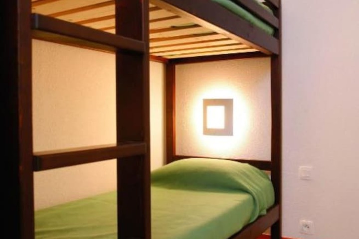 Room 6 of 33