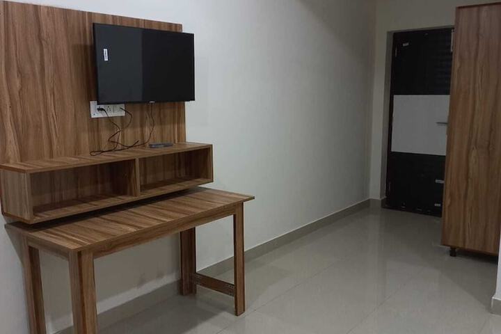 Room 4 of 16