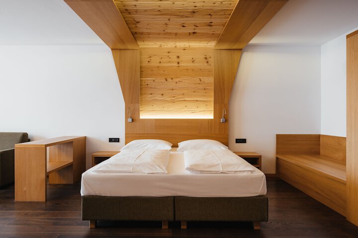 Room 4 of 43