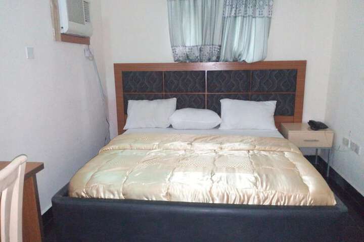 Room 15 of 33