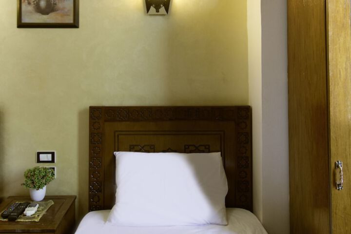Room 9 of 33