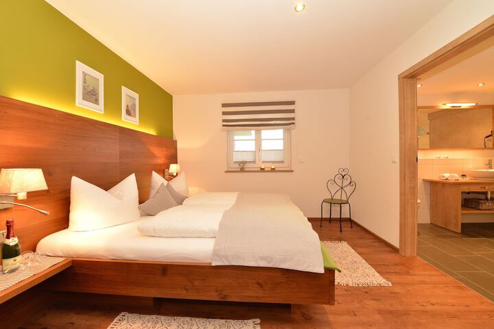 Room 4 of 73
