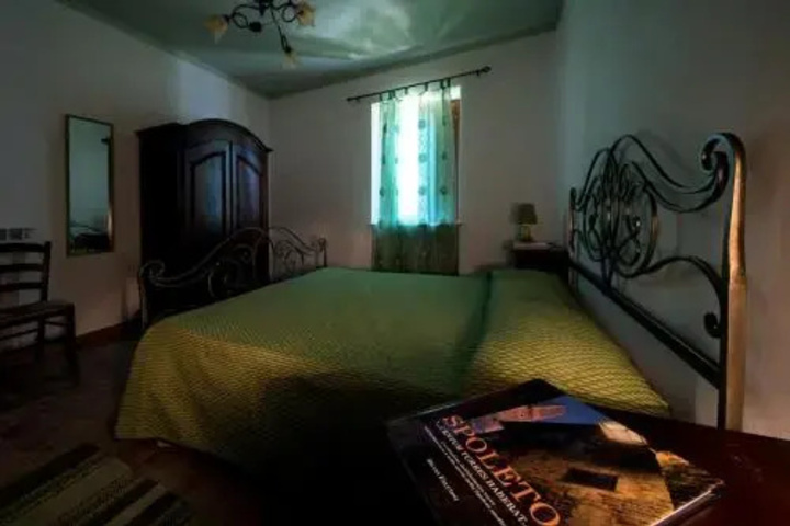 Room 6 of 12