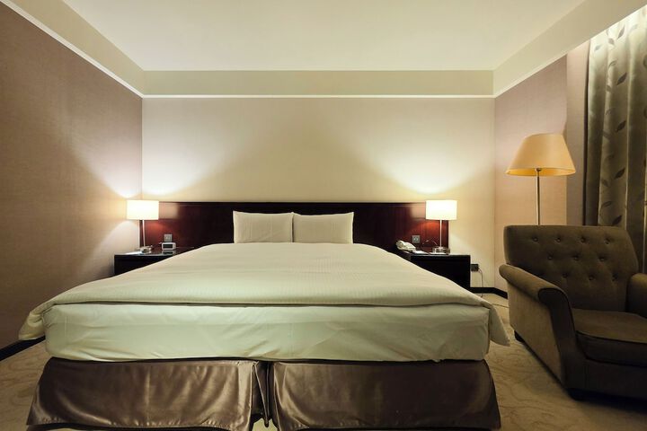 Room 16 of 124